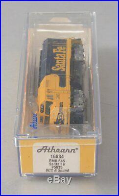 Athearn 16884 N Scale Santa Fe FP45 with DCC & Sound Freight/Warbonnet #5935 LN
