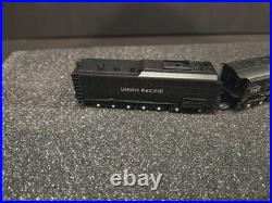 Athearn Challenger 4-6-6-4 Union Pacific 3985 N Scale Locomotive See Details