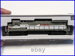 Atlas 40005167 N-Scale GE Dash 8-40B LokSound and DCC LMX 8554 (gray, red)