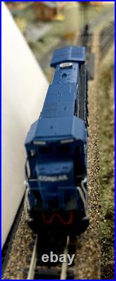 Atlas C39-8 Conrail #6025 N-Scale withDCC (no sound) See Video