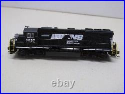 BACHMANN #66355NORFOLK & SOUTHERN GP-40 LOCOMOTIVE # 3057 WithDCC & SOUNDN-SCALE