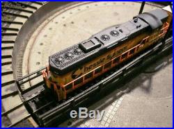 N Scale SD-9 by ATLAS. Chessie/B&O DCC/Sound installed + FREE Caboose