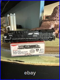 SCALETRAINS GE Tier 4 GEVO NORFOLK SOUTHERN ET44AC #3672 DCC SOUND N